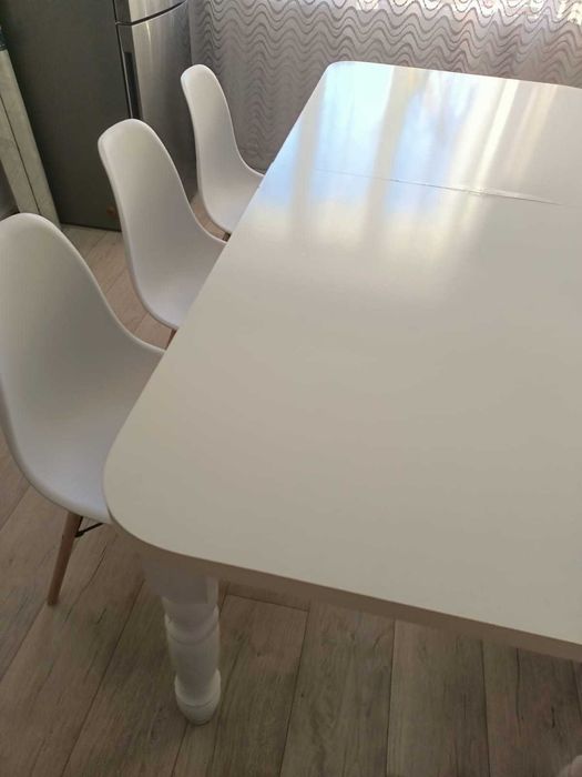 Продам кухонный стол со стульями