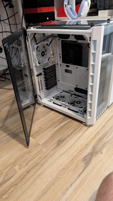 Carcasă Premium Corsair Crystal Series 680X RGB White - Pachet Complet