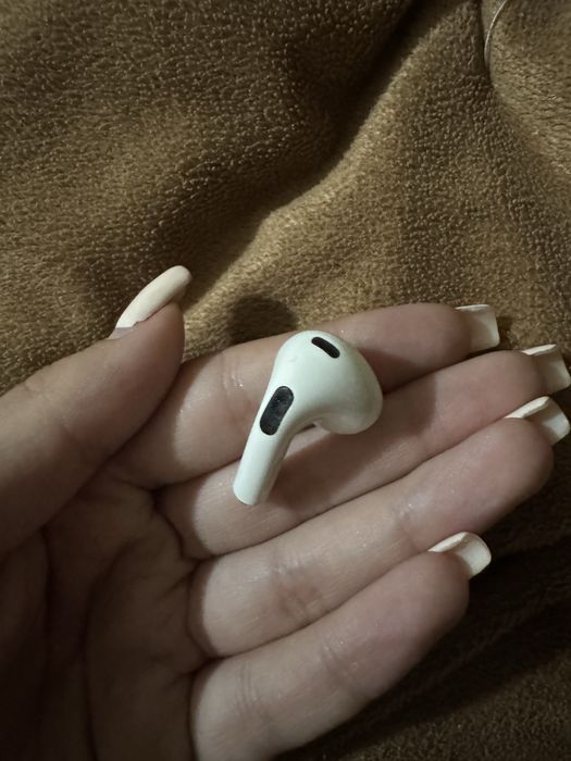 AirPods (3-то поколение с Lightning зареждане)