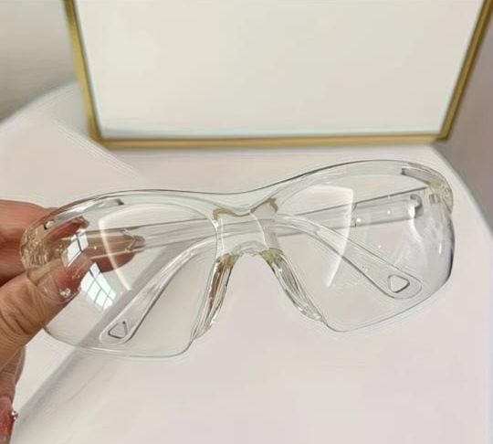 Очки, класс защиты от ультрафиолета: UV-400 %.