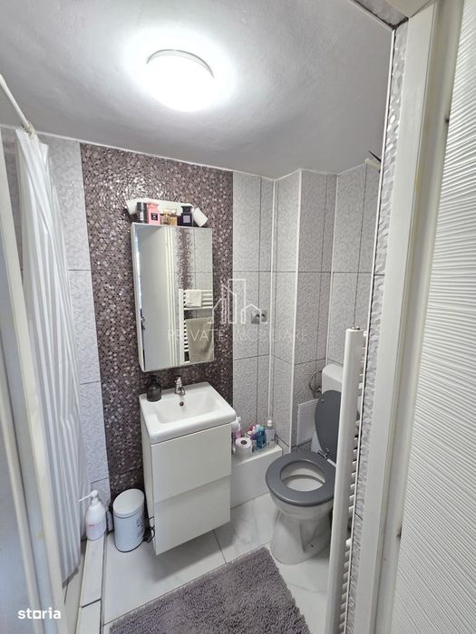 Casa renovata, 3 camere, 2 bai, Zona Centrală