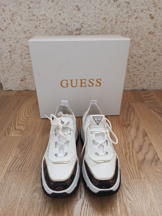 Маратонки Guess.