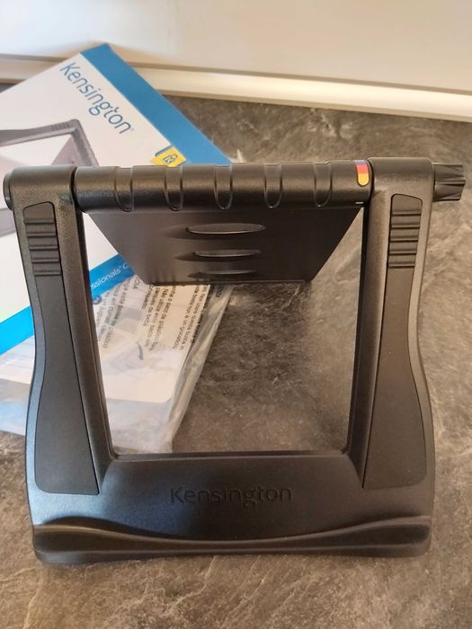 suport laptop Kensington SmartFit Easy Riser si Adaptor audio Hi-Fi