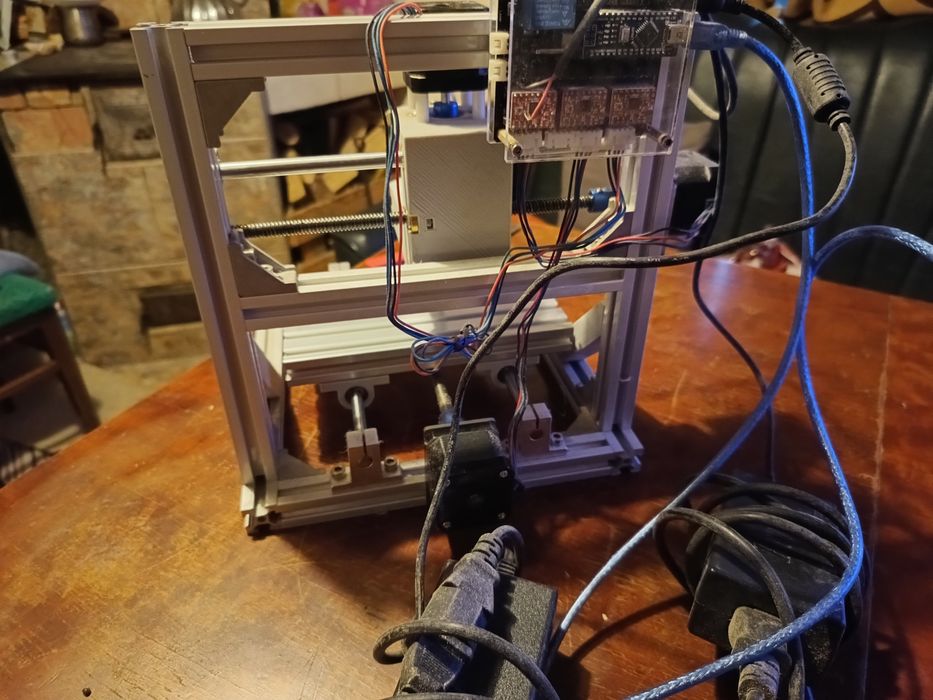 Mini CNC  puțin folosit