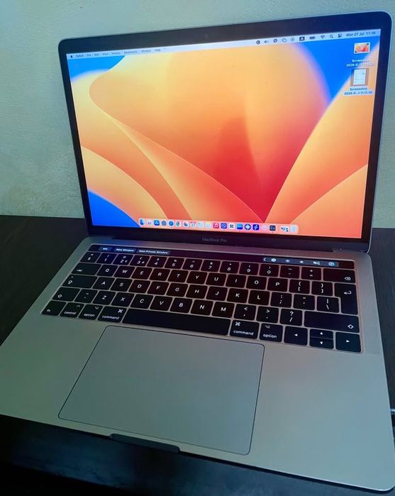 Продавам MacBook Pro 13'' с 16 GB RAM, i5 3,1 GHz процесор, touch bar и 400 GB SSD