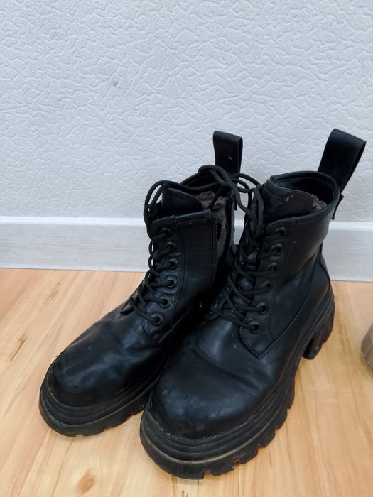 Аяқ киімдер сатылады