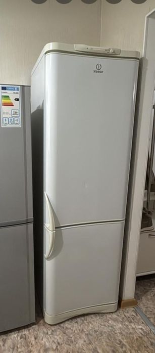 Холодильник INDESIT