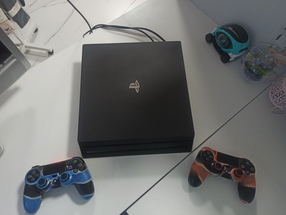 Продам PS4 Pro с VR в отличном состоянии