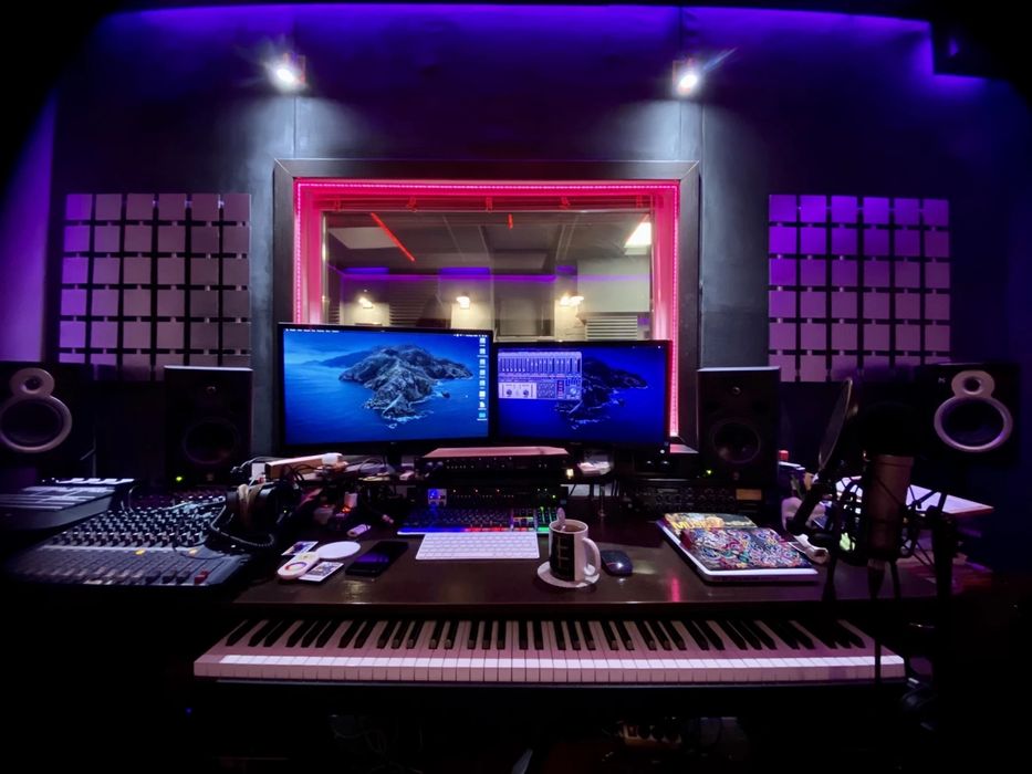 Қўшиқ ёзмоқчимисиз. Вы хотите записовать песни?