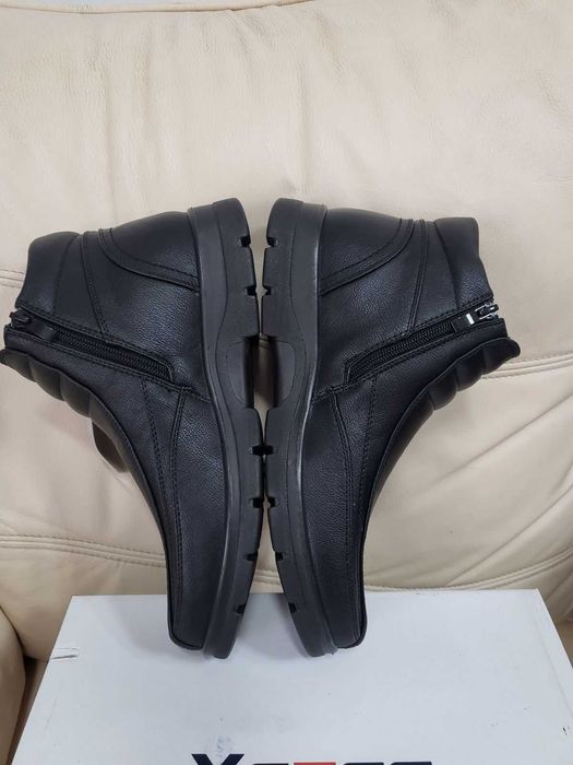 Нови черни мъжки боти - с цип