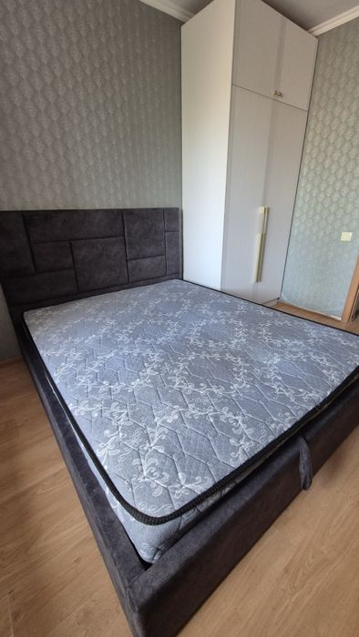 Продам двуспальная кровать с матрасом