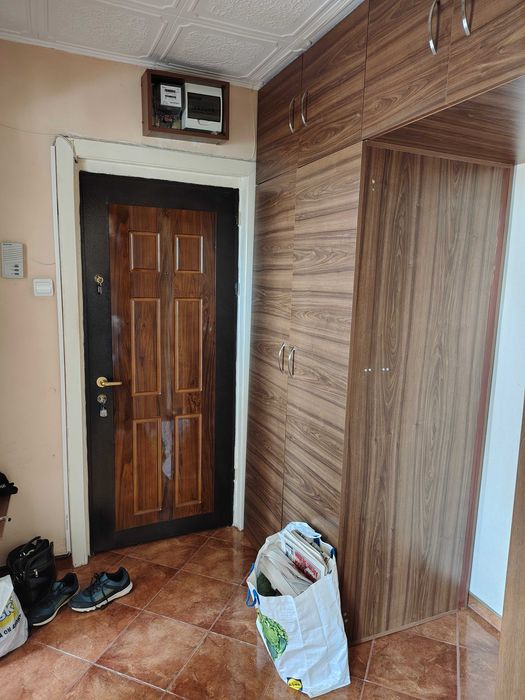 Vând apartament cu 3 camere Obregia sector 4