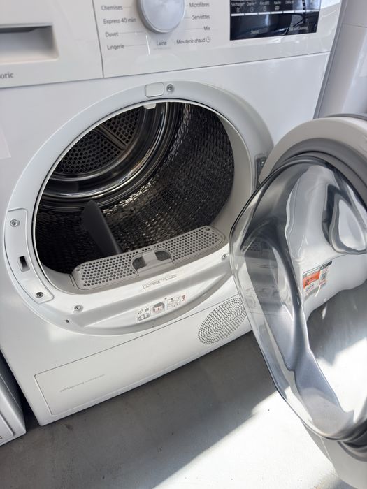 Uscător de rufe cu pompă de căldură Siemens WT47W460FF