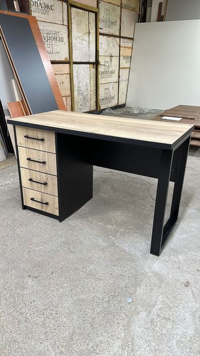 Столы письменные, рабочие, компьютерные.