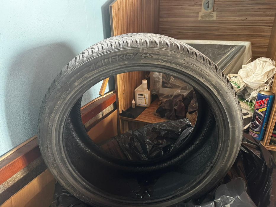 Продавам Гуми 255 35 19
