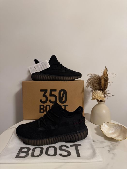 Yeezy Boost 350 Full Black
