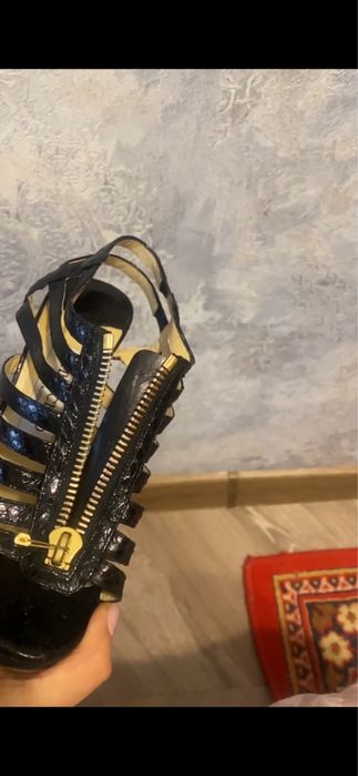 Продаются туфли jimmy choo