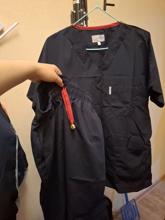 Продам медицинский костюм!