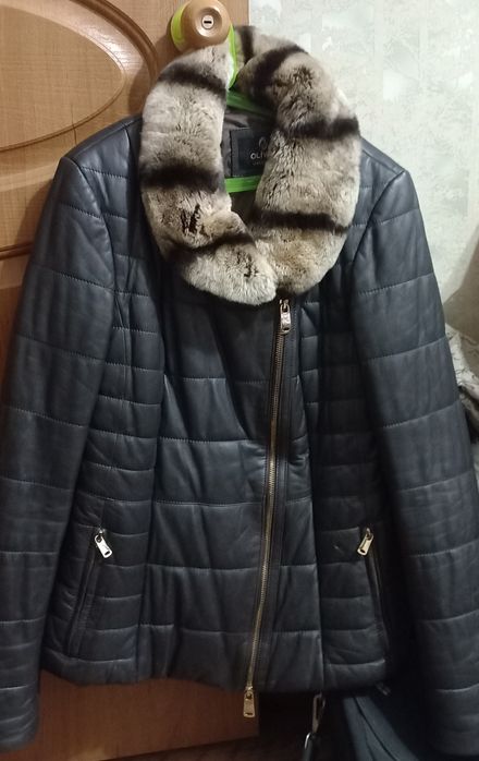 Кожаная, натуральная куртка с синдепоном , утеплённая.В хорошем состоя