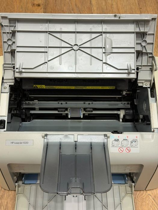 Продам принтер Hp1020