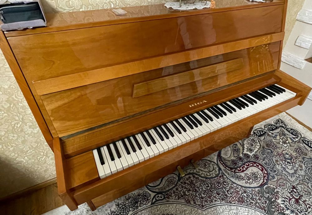Продаю пианино RIGA