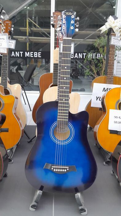 Akusti gitara Kombat