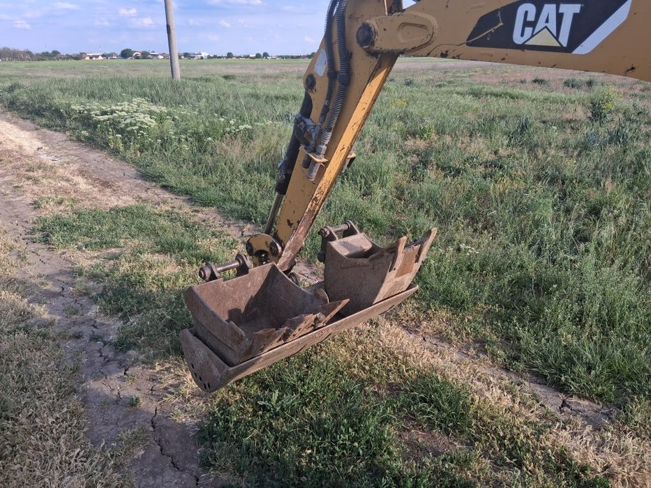 Vînd miniexcavator