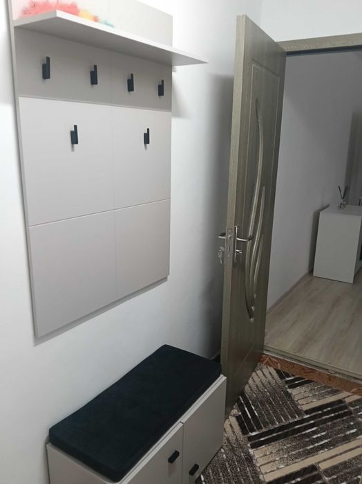 Închiriez apartament cu 2 camere