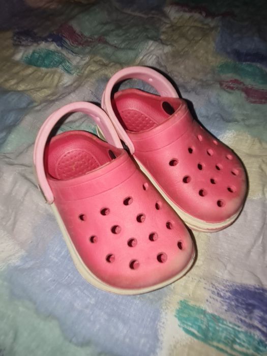 Adidas marimea 19 + papucii de casa cadou nr 21