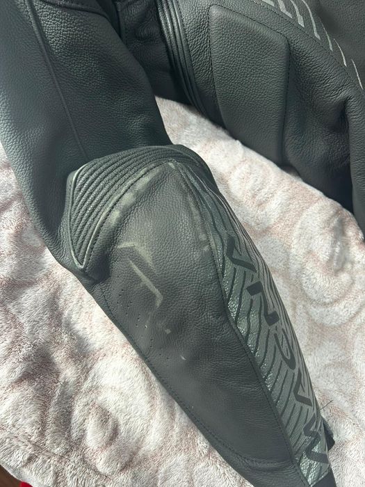 Vând costum moto de dama