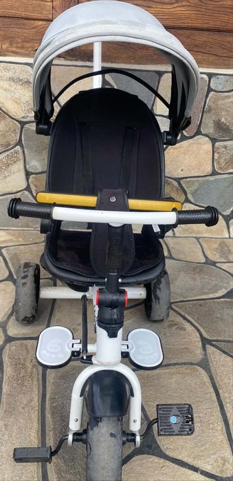 Tricicletă Pepita Fleppy cu scaun rotativ la 360°, scaun reglabil