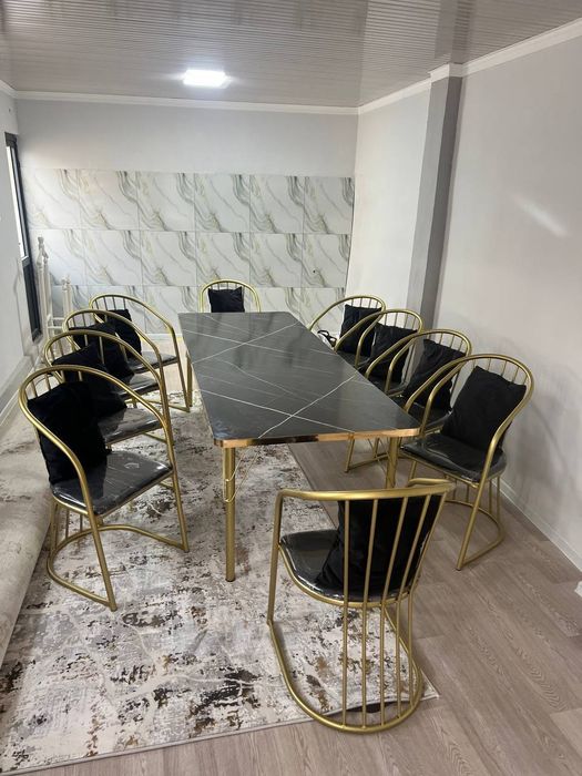 Ikki xoroz va bitta qiz surati