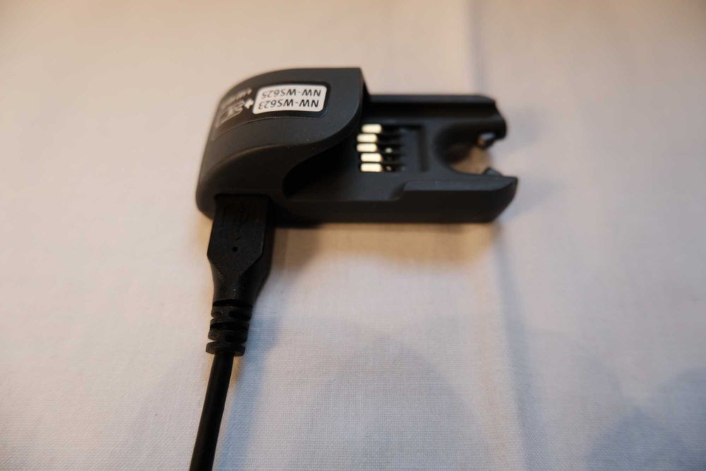 MP3 Player sport Sony Walkman NWWS623B, 4GB, rezistent la apa, gri