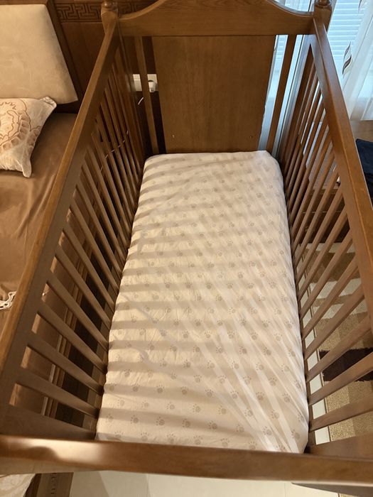 Бебешка кошара от дърво