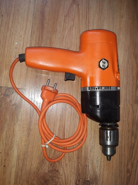 Английска бормашина Black and decker