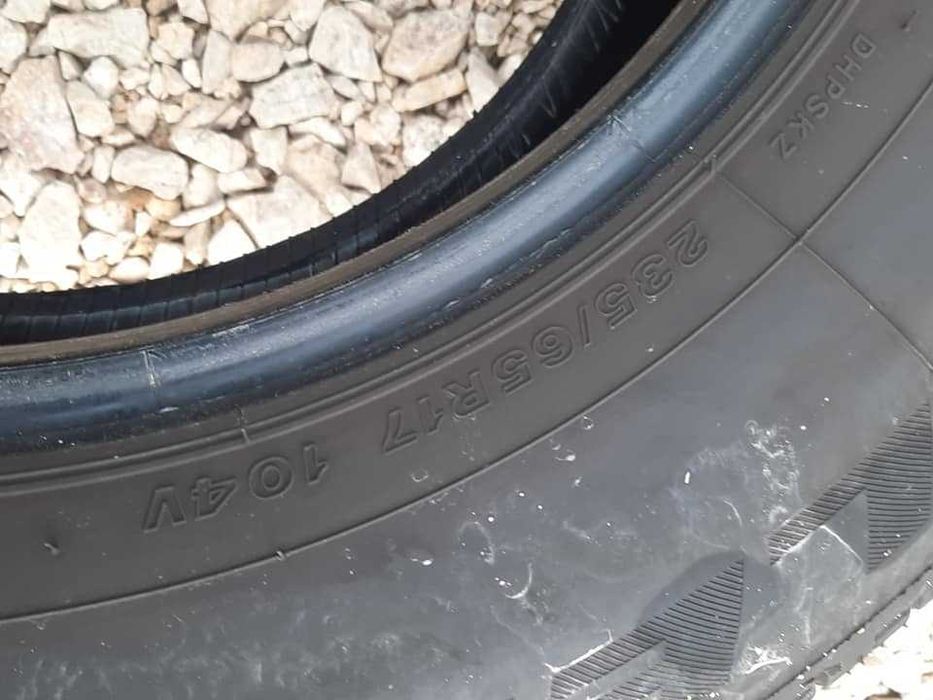 2 Броя 235/65/17 Bridgestone 6,2mm 2022DOT