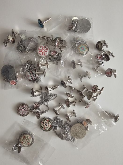 22 seturi Bijuterii handmade 10 pandantiv si cercei + 12 perechi de butoni