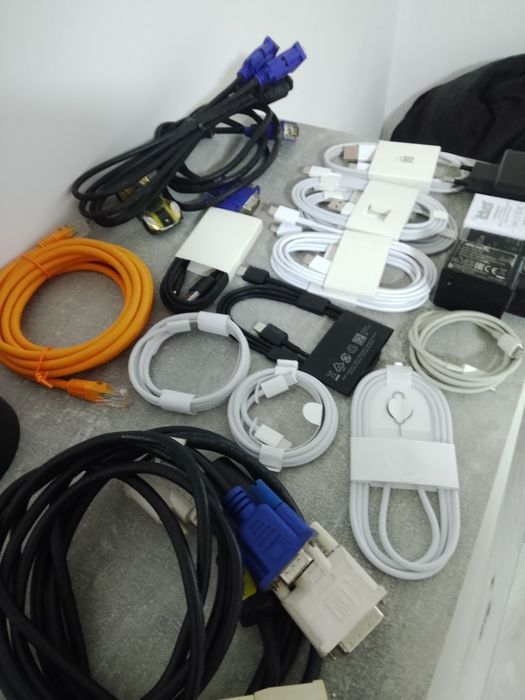 Cablu de telefoane    Incarcatoare   Noi   Cutii de telefoane