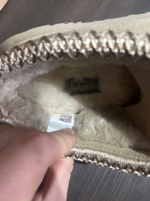 UGG Tazz noi in cutie