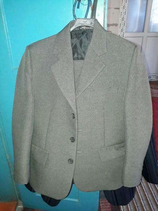 Продам костюмы