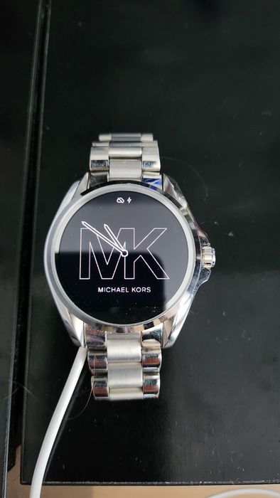 Смарт часовник Michael Kors
