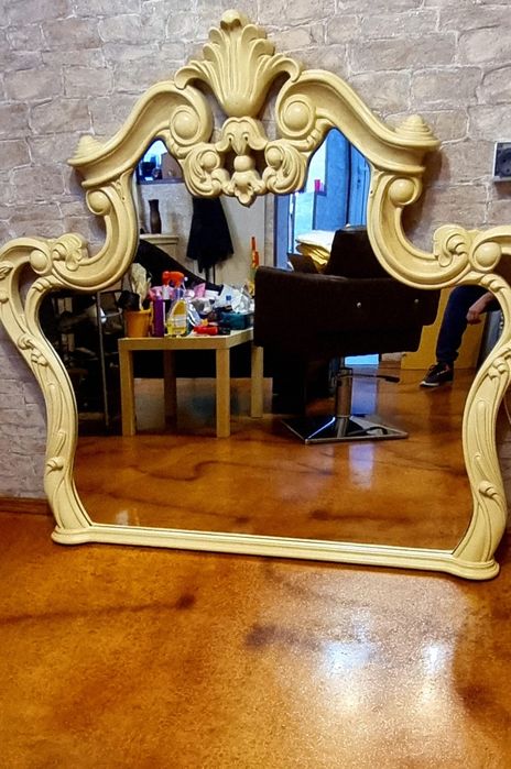 Vând oglinda model deosebit