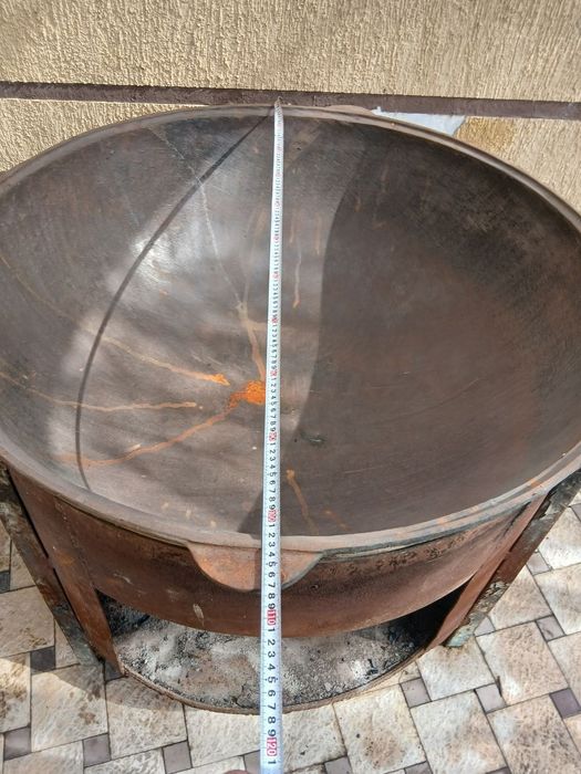 Chugun qozon sotiladi