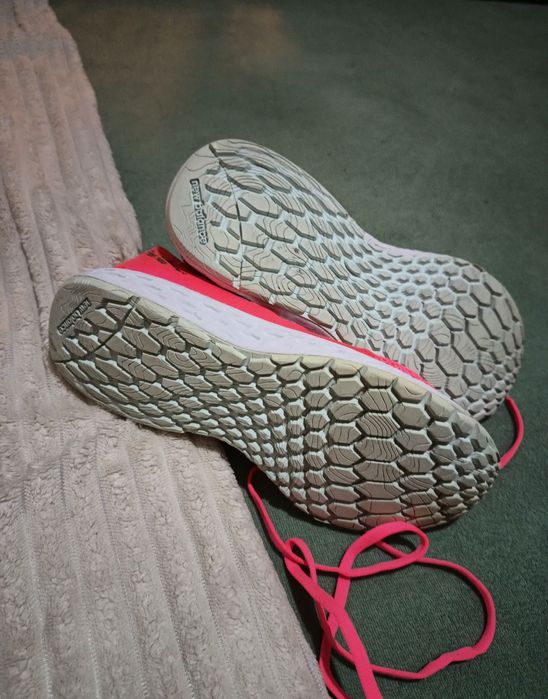 Adidași damaă New Balance 40