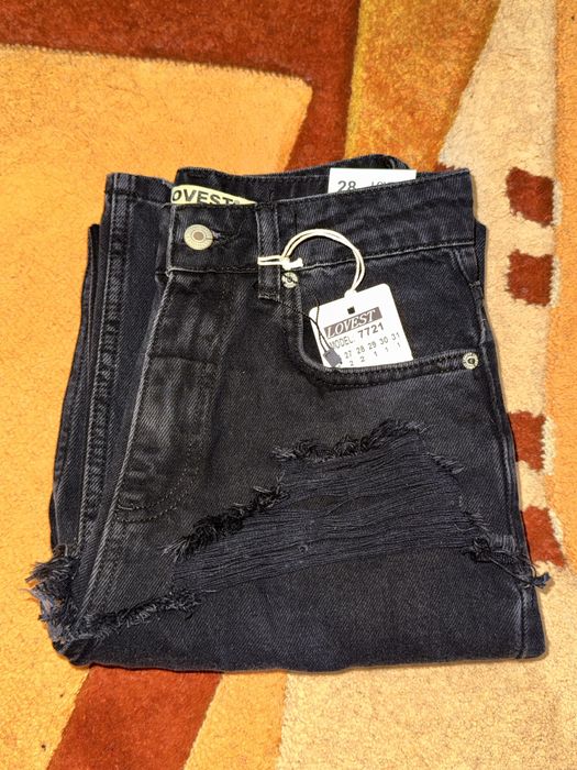 Чисто нови черни дънки