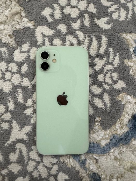 Iphone 12 yashil