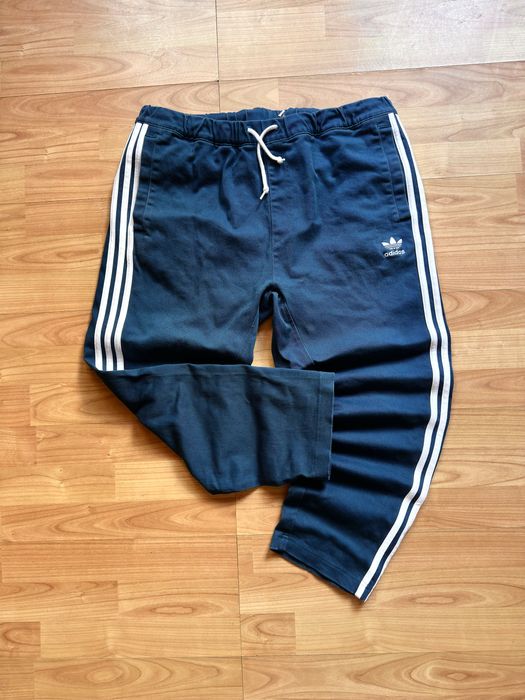 Pantaloni pants joggers sweatpants wide rugged material Adidas Originals 7/8 cropped length navy blue cotton