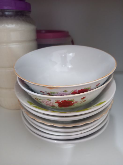 Тарелка, кесе, табак, кастрюль. Бокал