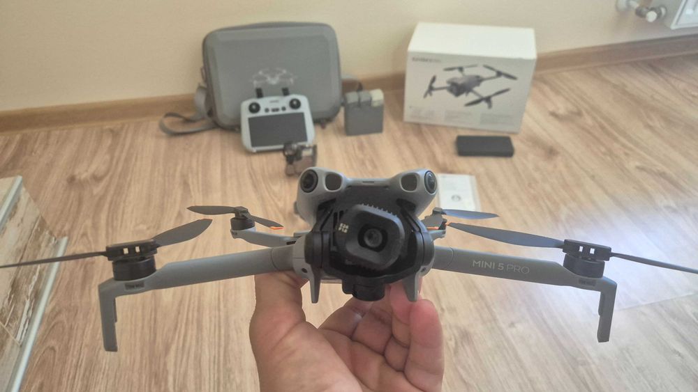 Продавам дрон DJI Mini 5 Pro fly more combo(RC2)