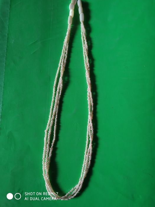 Кадимий ноеб такинчок. Соф денгиз  марвариди ва дурдан иборат.